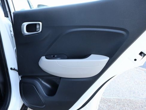 Certified 2022 Hyundai Venue SEL image 12