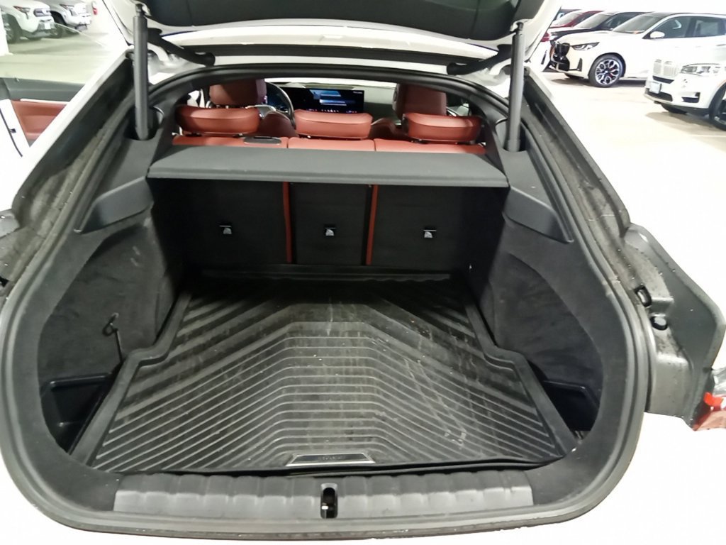 Used 2024 BMW i4 eDrive35 w/ Premium Package RWD image 11