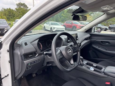 Used 2025 Nissan Sentra S FWD image 32