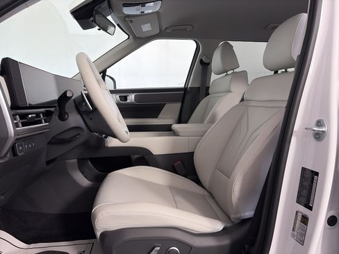 Certified 2026 Hyundai Santa Fe SEL AWD/4WD image 6