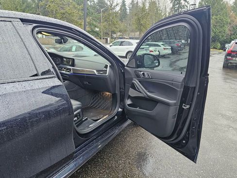 Used 2022 BMW X6 M50i w/ Executive Package image 27