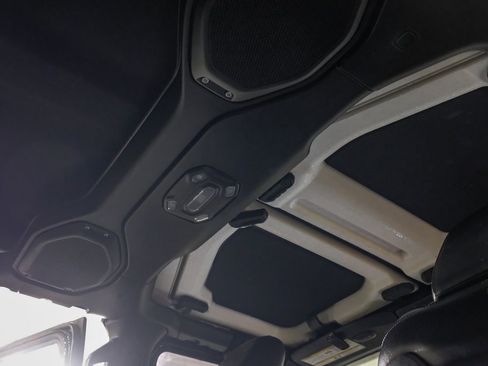 Used 2018 Jeep Wrangler Unlimited Rubicon w/ Dual Top Group image 29