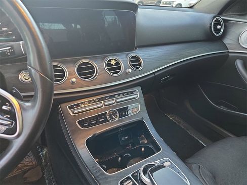 Used 2019 Mercedes-Benz E 300 image 7
