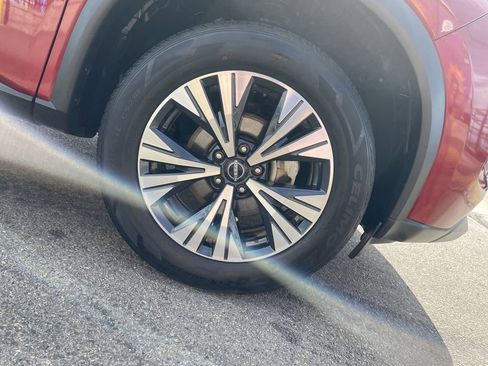 Used 2023 Nissan Rogue SV image 11