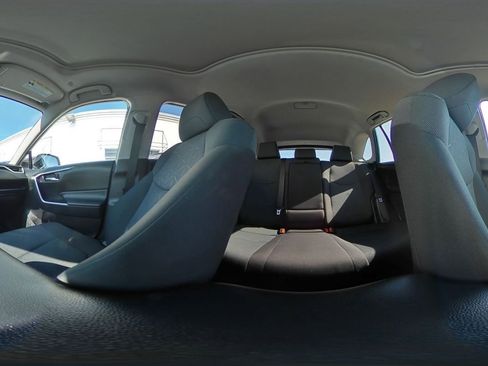 Used 2025 Toyota RAV4 XLE image 42