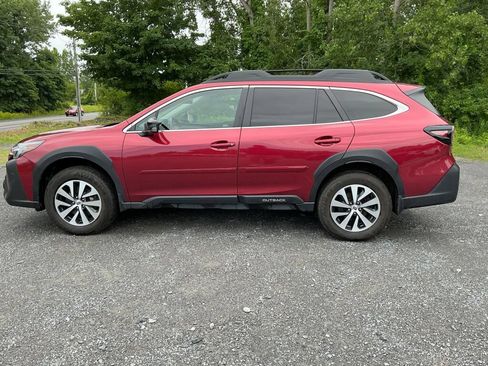 Used 2024 Subaru Outback Premium AWD/4WD image 2