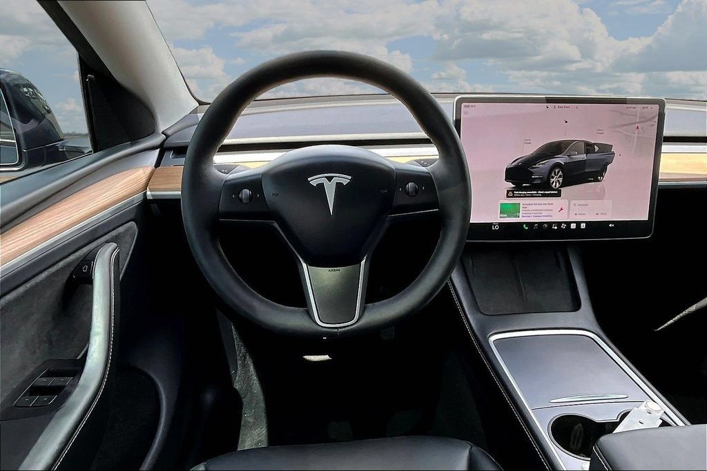 Used 2024 Tesla Model Y Long Range AWD/4WD image 8