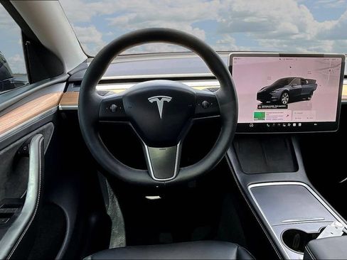 Used 2024 Tesla Model Y Long Range AWD/4WD image 8