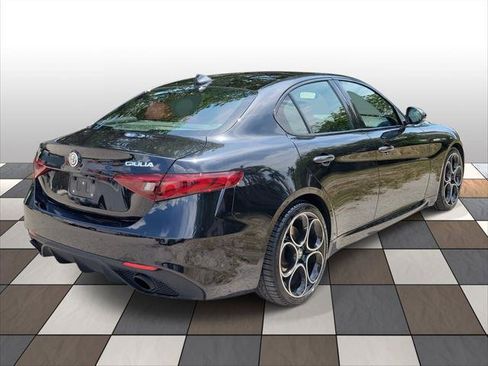 Used 2023 Alfa Romeo Giulia Veloce RWD image 4