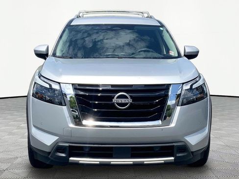 Used 2025 Nissan Pathfinder SL FWD image 2