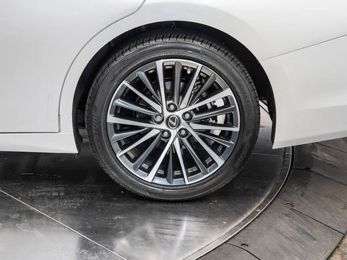 Used 2025 Lexus ES 300h w/ Premium Package FWD image 10