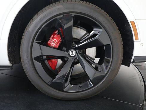 New 2025 Bentley Bentayga Extended Wheelbase image 12