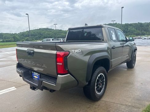 Used 2024 Toyota Tacoma TRD Off-Road AWD/4WD image 4