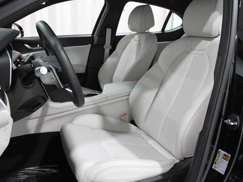 Certified 2025 Genesis G70 2.5T image 5