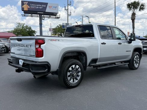 Used 2022 Chevrolet Silverado 2500 Custom w/ Custom Value Package AWD/4WD image 4
