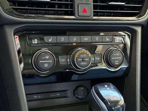 Used 2022 Volkswagen Taos SEL image 26