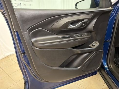 Used 2022 GMC Terrain SLE w/ Driver Convenience Package image 9