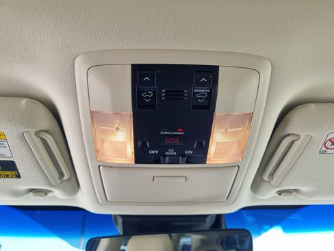 Used 2021 Lexus GX 460 Premium w/ Accessory Package AWD/4WD image 33
