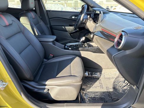 Used 2025 Chevrolet Trax RS w/ Sunroof Package image 19