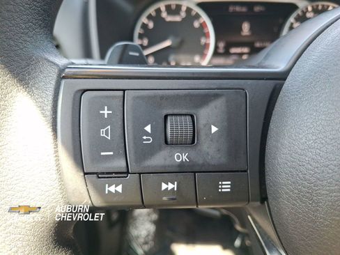 Used 2024 Nissan Rogue S AWD/4WD image 13