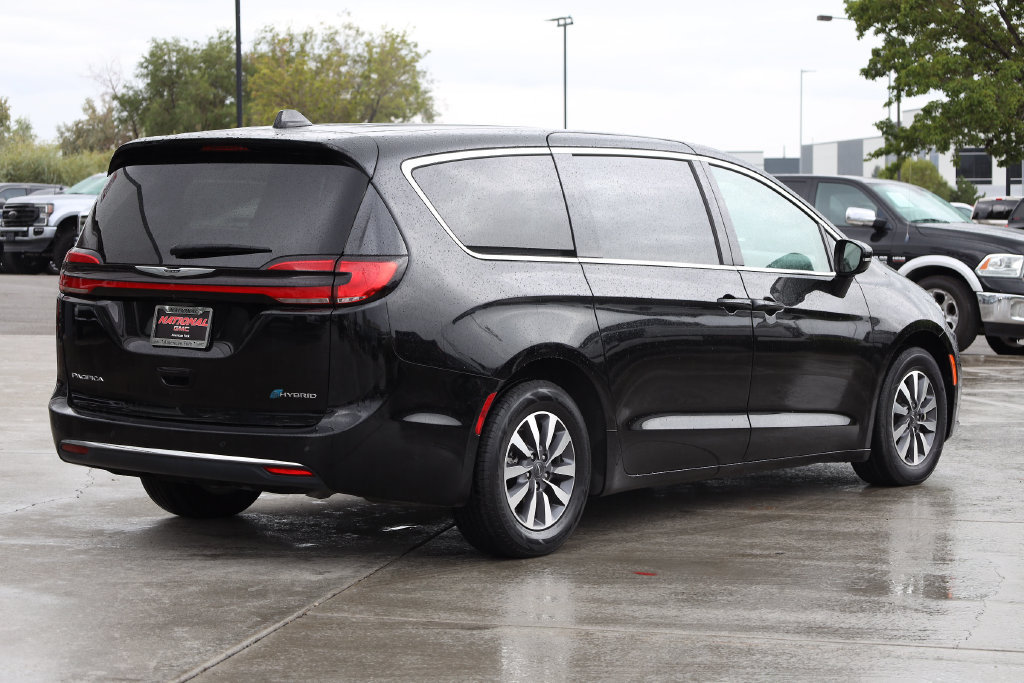 Used 2024 Chrysler Pacifica Limited FWD image 6