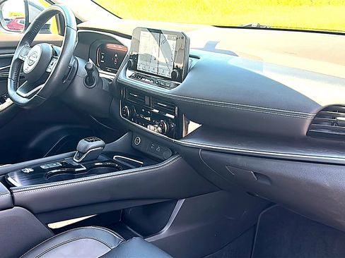 Used 2023 Nissan Rogue Platinum w/ Platinum Premium Package FWD image 25