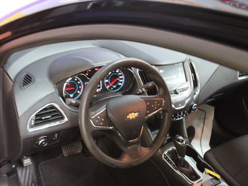 Used 2017 Chevrolet Cruze LT w/ LT Convenience Package FWD image 14