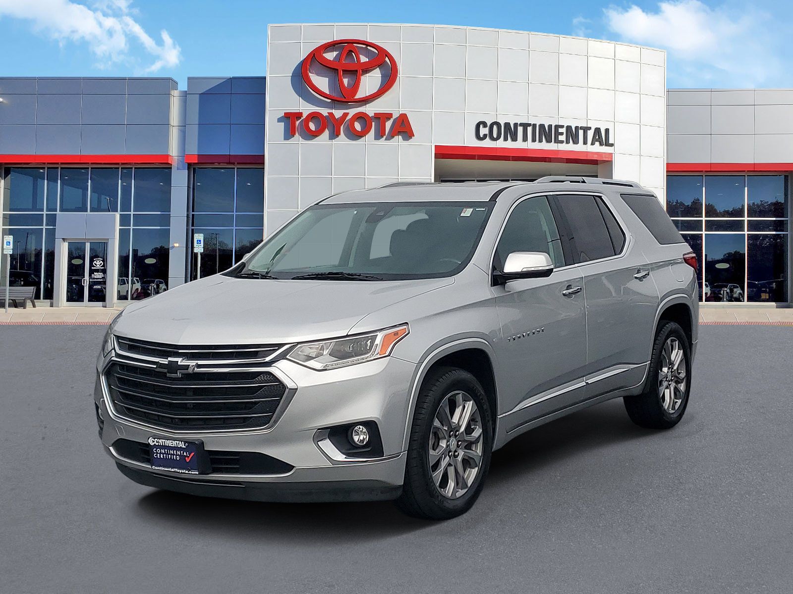 Used 2018 Chevrolet Traverse Premier w/ Driver Confidence II Package FWD image 3