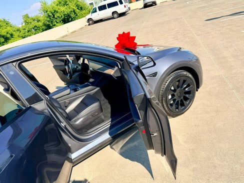 Used 2023 Tesla Model Y AWD image 33