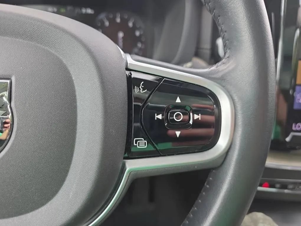 Used 2021 Volvo XC60 T5 Inscription w/ Advanced Package FWD image 21