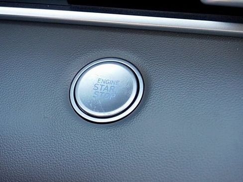 Used 2025 Hyundai Elantra Sport FWD image 28