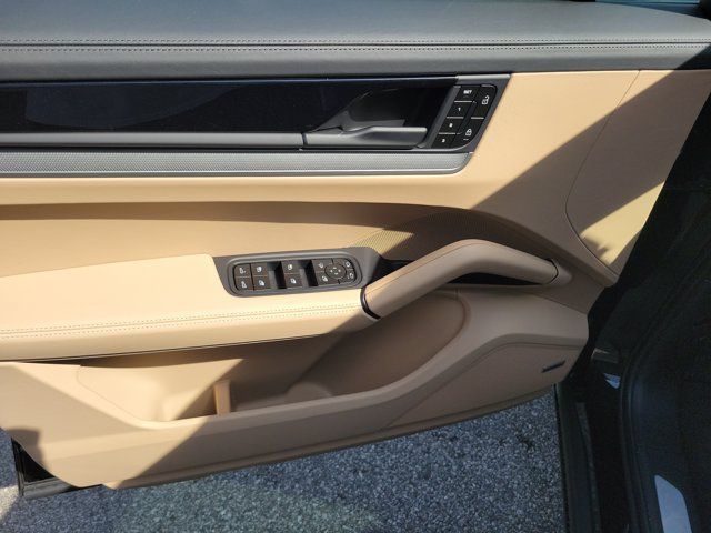 Used 2026 Porsche Cayenne AWD/4WD image 25