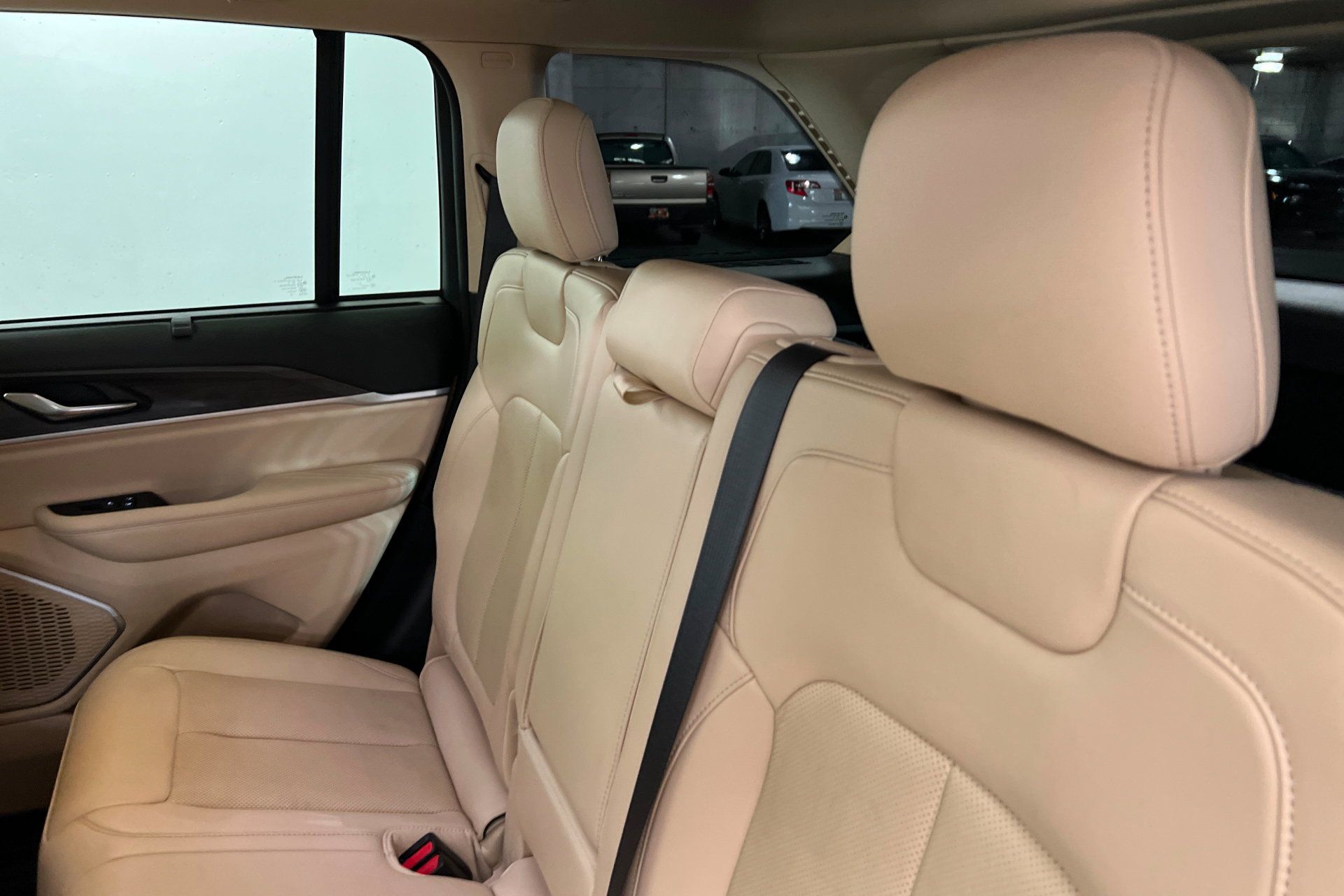Used 2022 Jeep Grand Cherokee Limited w/ Luxury Tech Group II AWD/4WD image 22