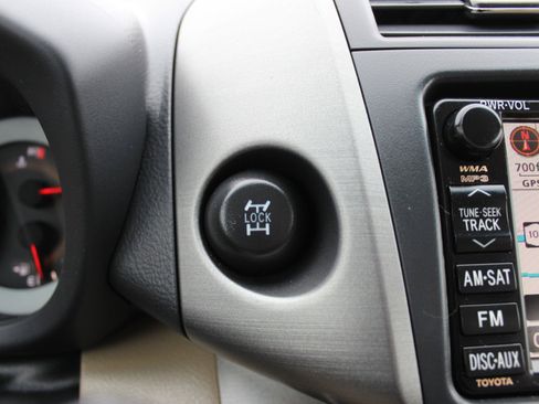 Used 2010 Toyota RAV4 Limited image 29