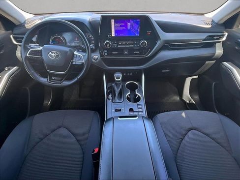 Used 2023 Toyota Highlander LE FWD image 16