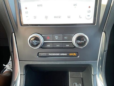 Used 2024 Ford Edge Titanium image 25