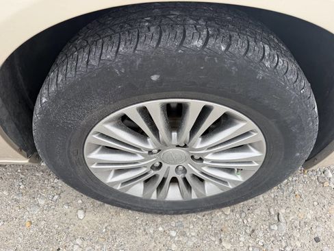 Used 2013 Chrysler Town & Country Touring-L w/ Driver Convenience Group FWD image 12