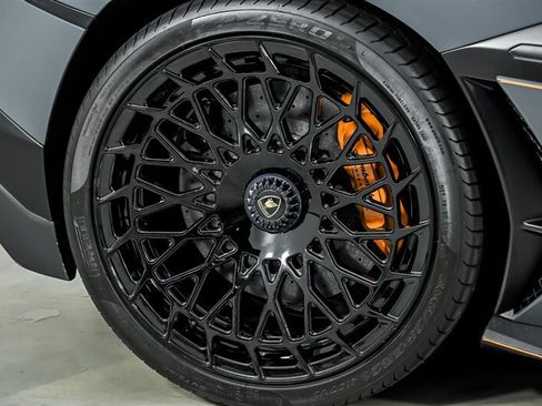 Used 2019 Lamborghini Aventador SVJ AWD/4WD image 16