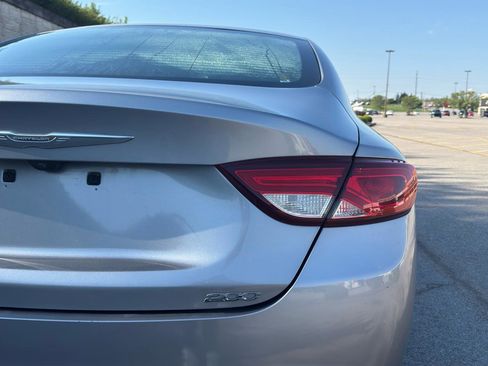 Used 2017 Chrysler 200 Limited w/ Driver Assist Package FWD image 5