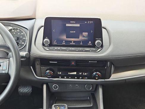 Certified 2022 Nissan Rogue SV image 16