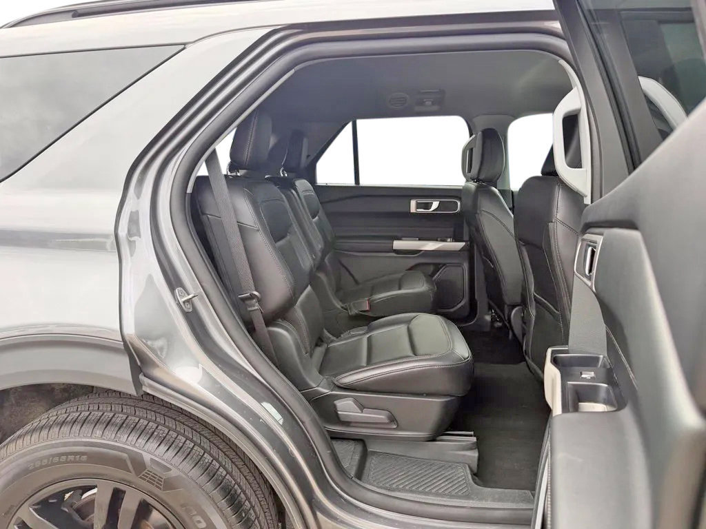 Used 2024 Ford Explorer XLT AWD/4WD image 30