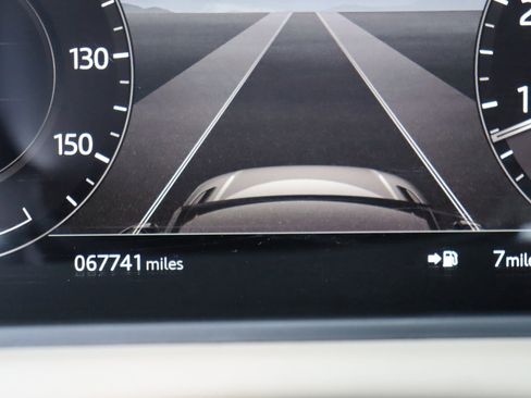 Used 2018 Land Rover Range Rover Velar S image 31