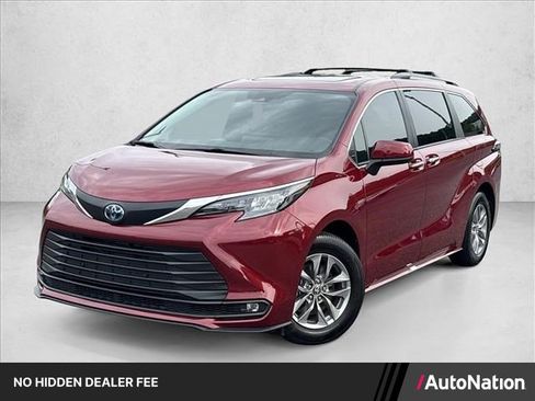 Certified 2025 Toyota Sienna XLE FWD image 1