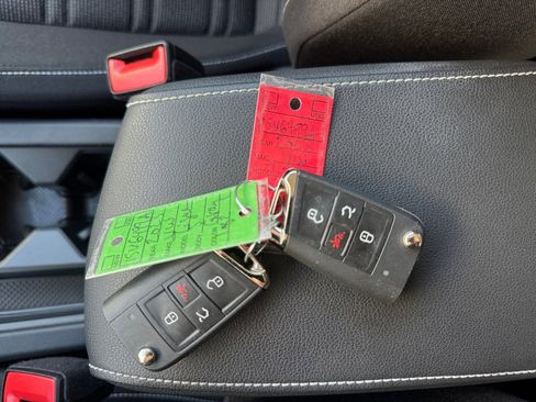 Used 2023 Volkswagen Tiguan S image 38