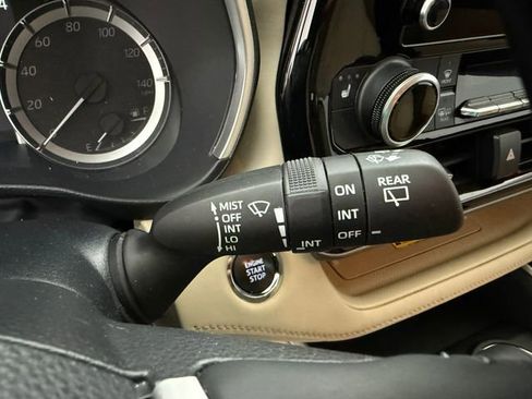 Used 2023 Toyota Highlander XLE FWD image 12