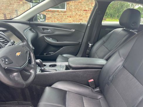 Used 2019 Chevrolet Impala LT FWD image 17