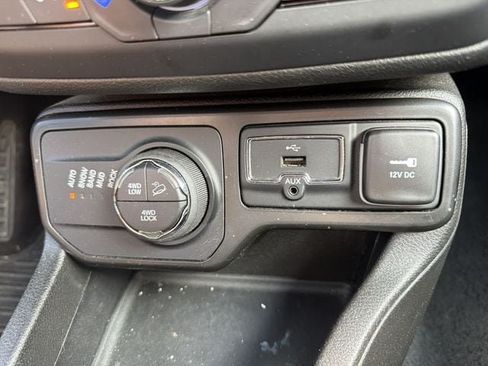 Used 2023 Jeep Renegade Trailhawk AWD/4WD image 30