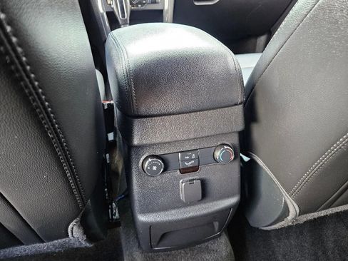 Used 2018 Ford Explorer XLT w/ Equipment Group 202A AWD/4WD image 18