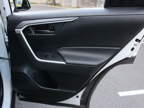Used 2020 Toyota RAV4 LE FWD image 25