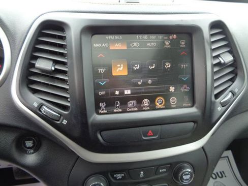 Used 2017 Jeep Cherokee Limited image 33